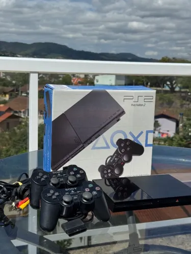 PlayStation 2 Slim + 2 Controles + Jogos