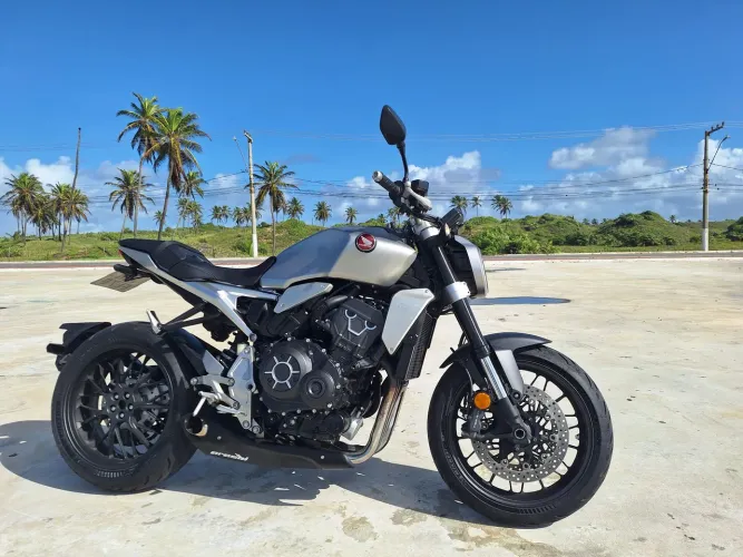 CB1000R Neo Sports Café baixíssima Km