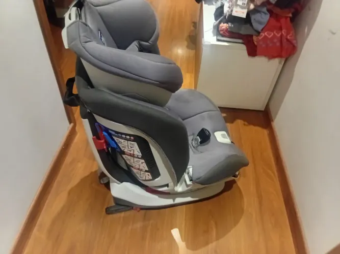 Cadeirinha chicco com isofix excelente preço 