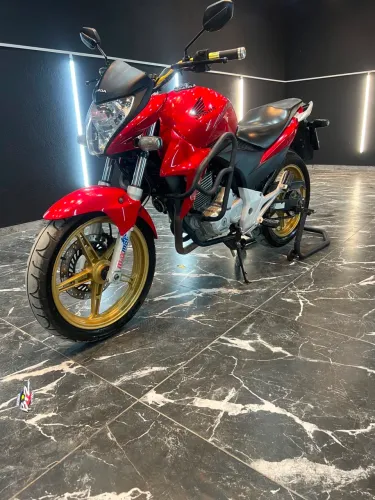 CB 300R ABS - DIFERENCIADA, MUITO CONSERVADA!