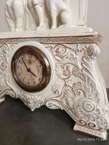 Relógio de porcelana antigo de mesa !!