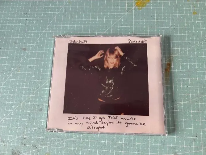 Single Taylor Swift - Shake It Off (2014)