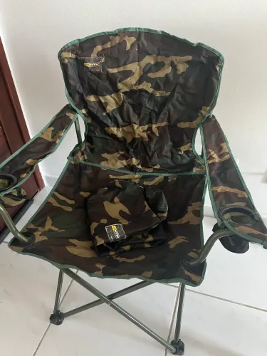 Cadeira dobrável compacta