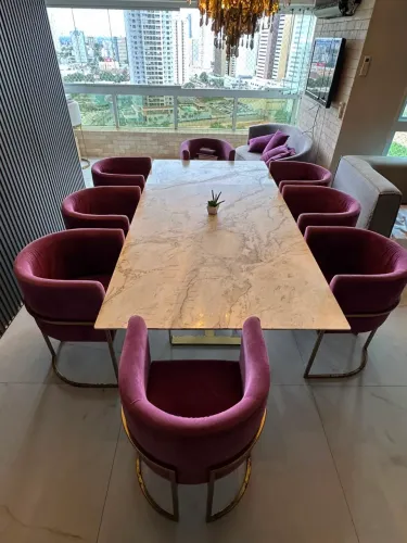 Mesa de mármore com 8 lugares 
