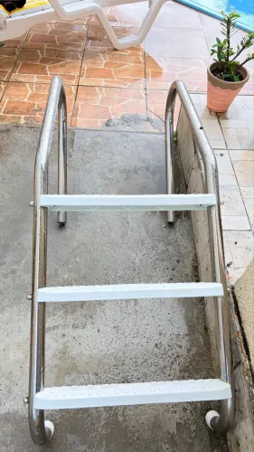 Escada para Piscina Sodramar em Aço Inox - 3 Degraus - Excelente Estado