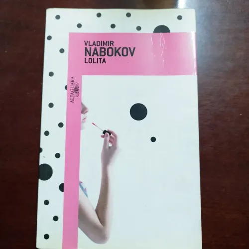 Livro Lolita de Vladimir Nabokov.