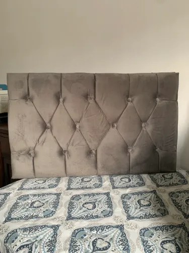 Duas (02) Cabeceira Solteiro Estofada Capitonê Cinza/Chumbo - Painel de Parede (90x55 cm)?