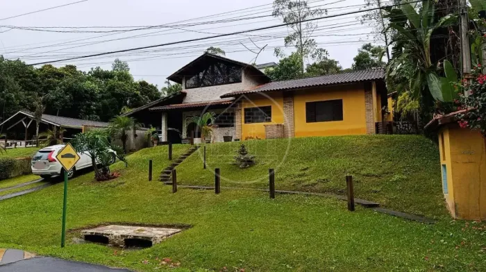 Casa com 3 dormitórios à venda, 200 m² por R$ 800.000 - Fazenda da Ilha - Embu-Guaçu/SP