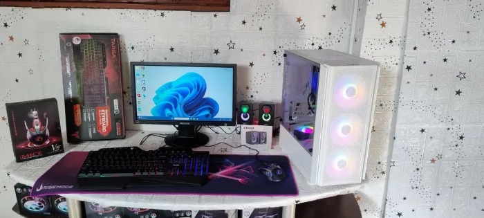 Computador i3, quarta geração, 8gb Memória ram, ssd 240gb, HD 500gb, monitor 19 polegadas