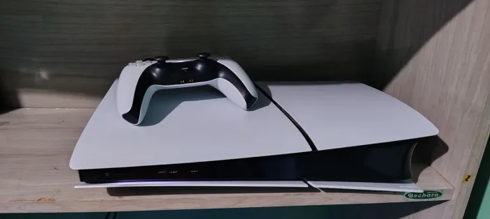 Vendo Playstation 5 e monitor da level novo apenas 7 meses de uso.