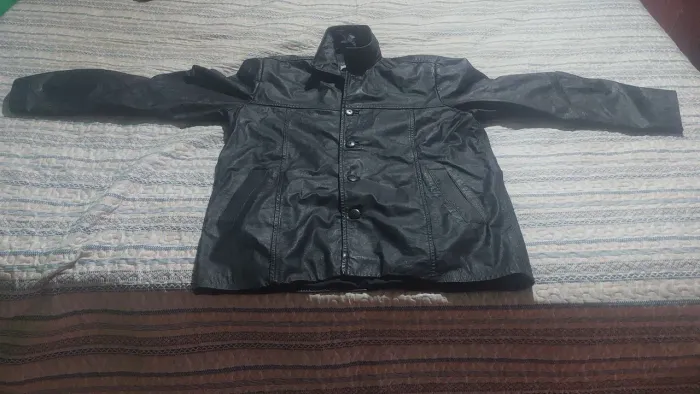 Vendedo jaqueta de couro da bazar no Pix 450 no dinheiro 400