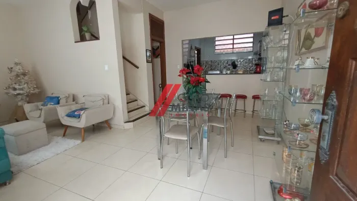 Excelente Casa Geminada 4 qtos, duas suites, próxima a avenida Pedro 1º e João Samaha