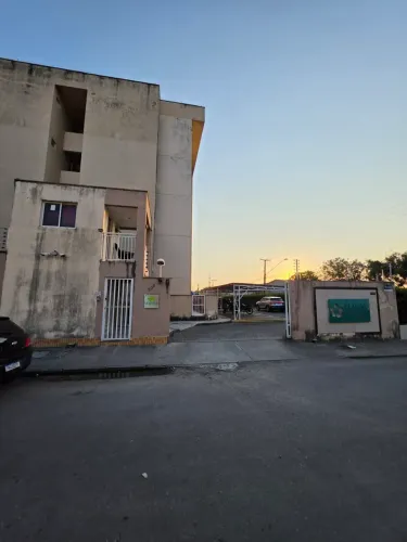Apartamento 3 quartos térreo em condomínio fechado com área de lazer