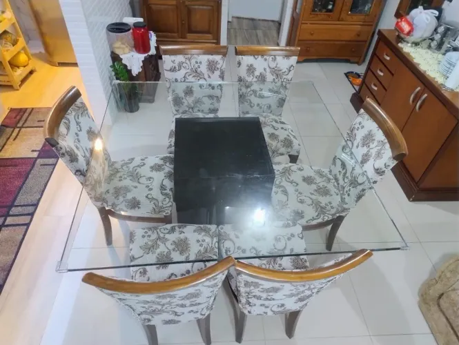 Mesa com cadeiras