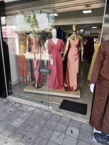 Vendo Loja de Roupas Femininas Completa - Porteira Fechada