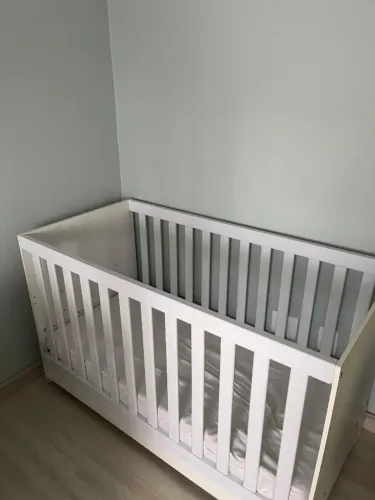 Berço infantil com colchão