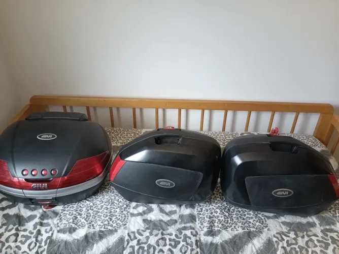 Baús (GIVI). KIT COM 3 BAUS DA GIVI EM BOM ESTADO.