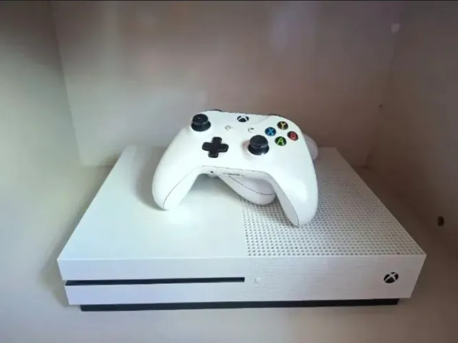 Xbox One S 500 gb + 2 controle + jogos