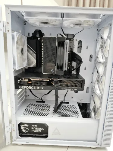 PC Gamer Completo (Ryzen 5 7500f, RTX 4070 Super, 32 GB DDR5, 1 TB M.2, B650M-HDV, 750W)