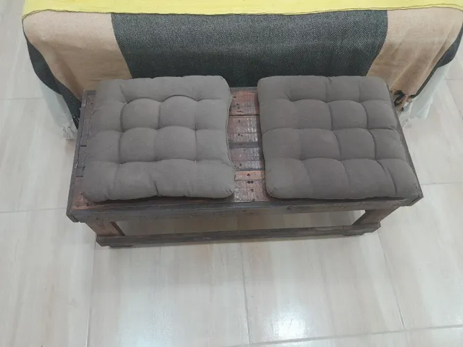 Banqueta para apoio na cama