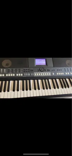 Teclado profissional Yamaha PSR s650