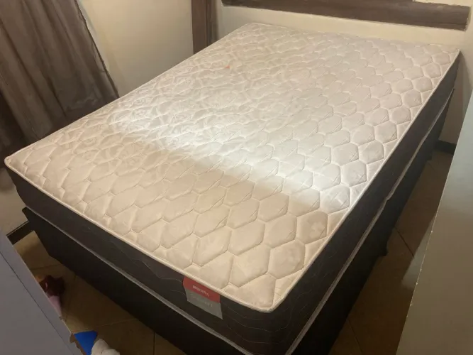 Cama de casal Reconflex