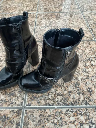 Bota de salto alto