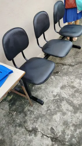 Cadeiras longarina de 2 e 3 lugares seminovas reformada
