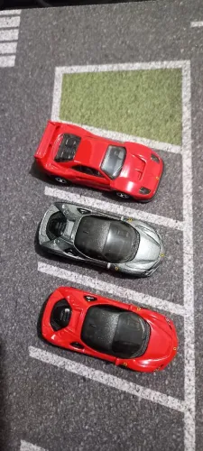Conjunto três Ferrari Hotwheels F40 e SF90 1/64