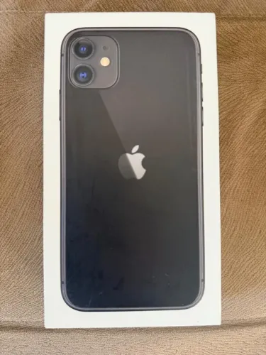 iPhone 11 na cor preta, com 128 GB, em ótimo estado de conservação e funcionamento