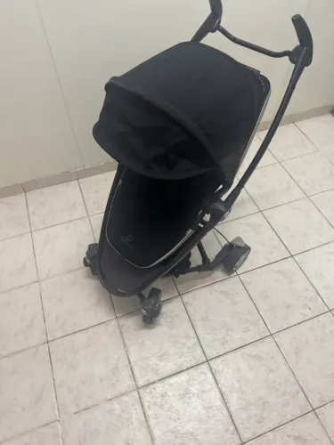 Carrinho bebê Quinny 4 rodas