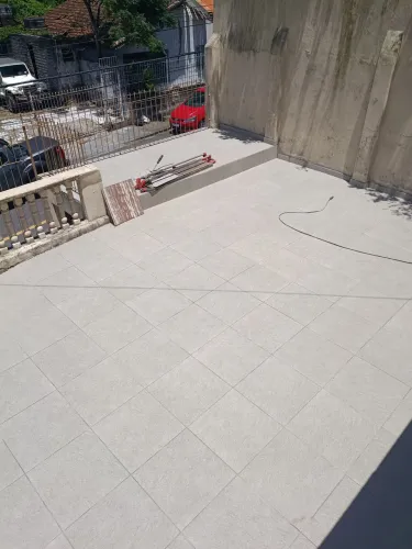 Colocador de piso Disponível