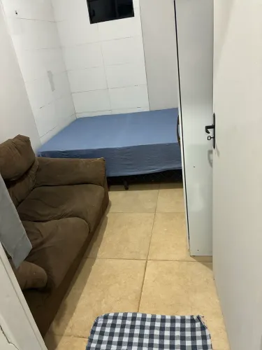 Alugo quarto para mulheres solteiras
