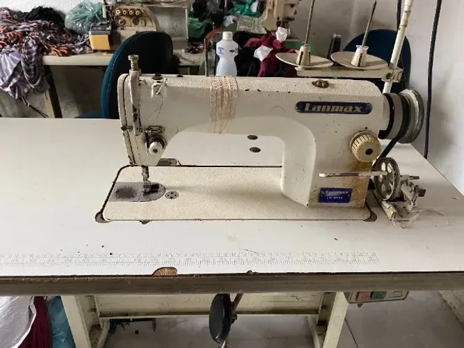 Máquina de Costura Reta