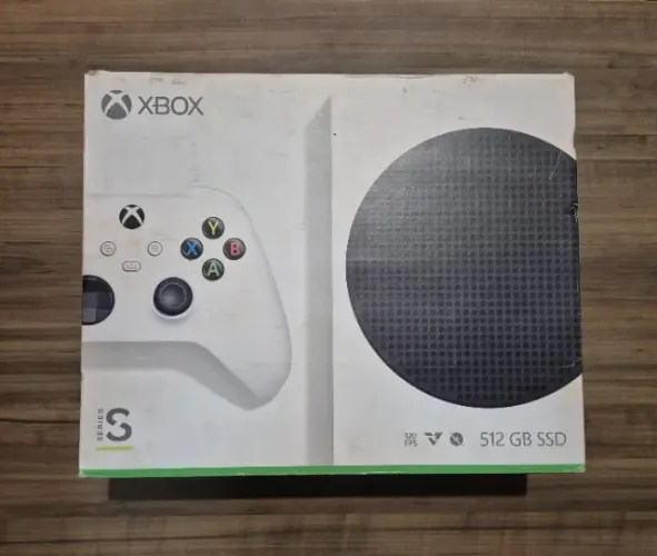 Xbox Series S + Controle + Pilhas recarregáveis
