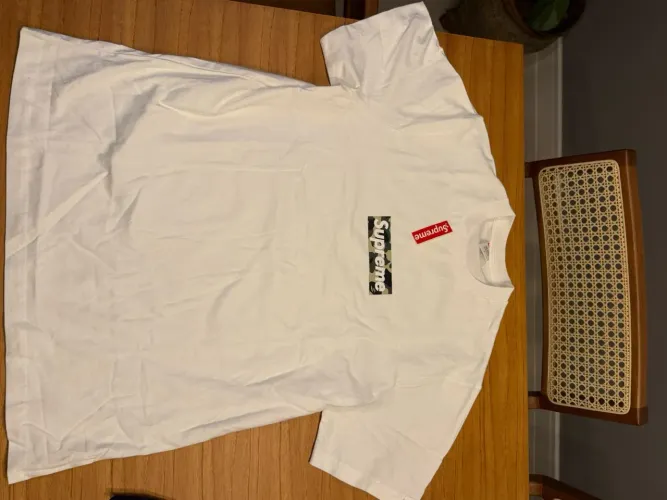 camiseta supreme x bape