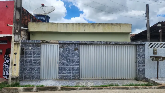 Casa em Limoeiro, PE, Cohab Nova