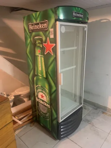 Venda de vários itens de restaurante. Freezers, cervejeiros etc. 