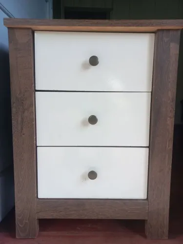 Mesa cabeceira 3 gavetas