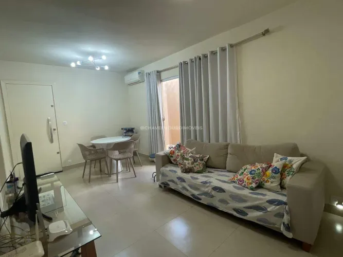 Casa à venda com 3 quartos em Uberaba, no Condomínio Portal Beija Flor.