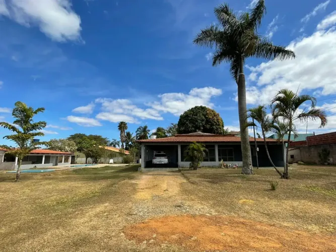 Vendo Lote com 2600m² e uma Boa Casa de 03 Quartos na Avenida dos Buritis, Ponte Alta