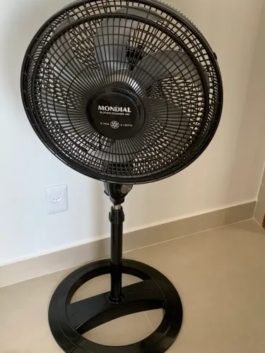 Vendo ventilador semi novo
