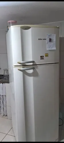 Vendo cama e geladeira