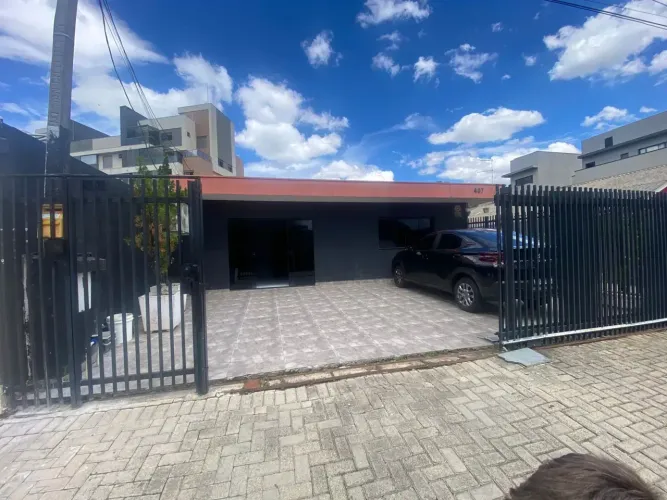 Imóvel para aluguel tem 288 metros quadrados com 12 quartos em Seminário - Curitiba - PR