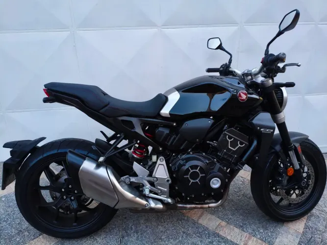 CB 1000 muito nova