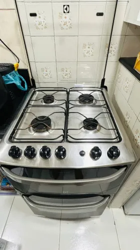 Fogão eletrolux 4 bocas com 2 fornos + panelas