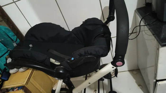 Vende carrinho de bebe