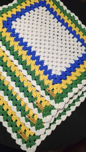 JOGO DE SOUSPLATS EM CROCHÊ KIT COM 4 PEÇAS - EDIÇÃO COPA