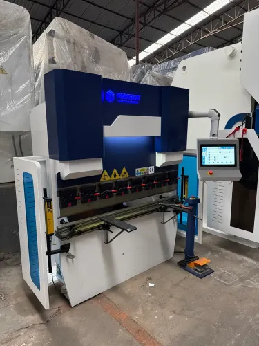 Dobradeira CNC 1600mm Perdux Máquinas | Comando E315PS | Pronta Entrega | Corte e Dobra