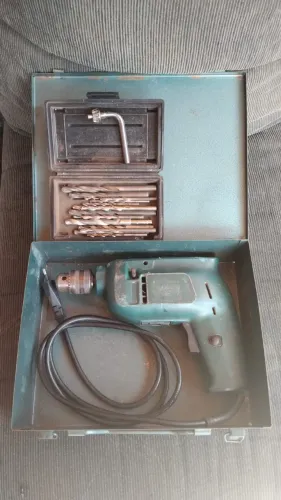 FURADEIRA BOSCH COM MALETA E BROCAS